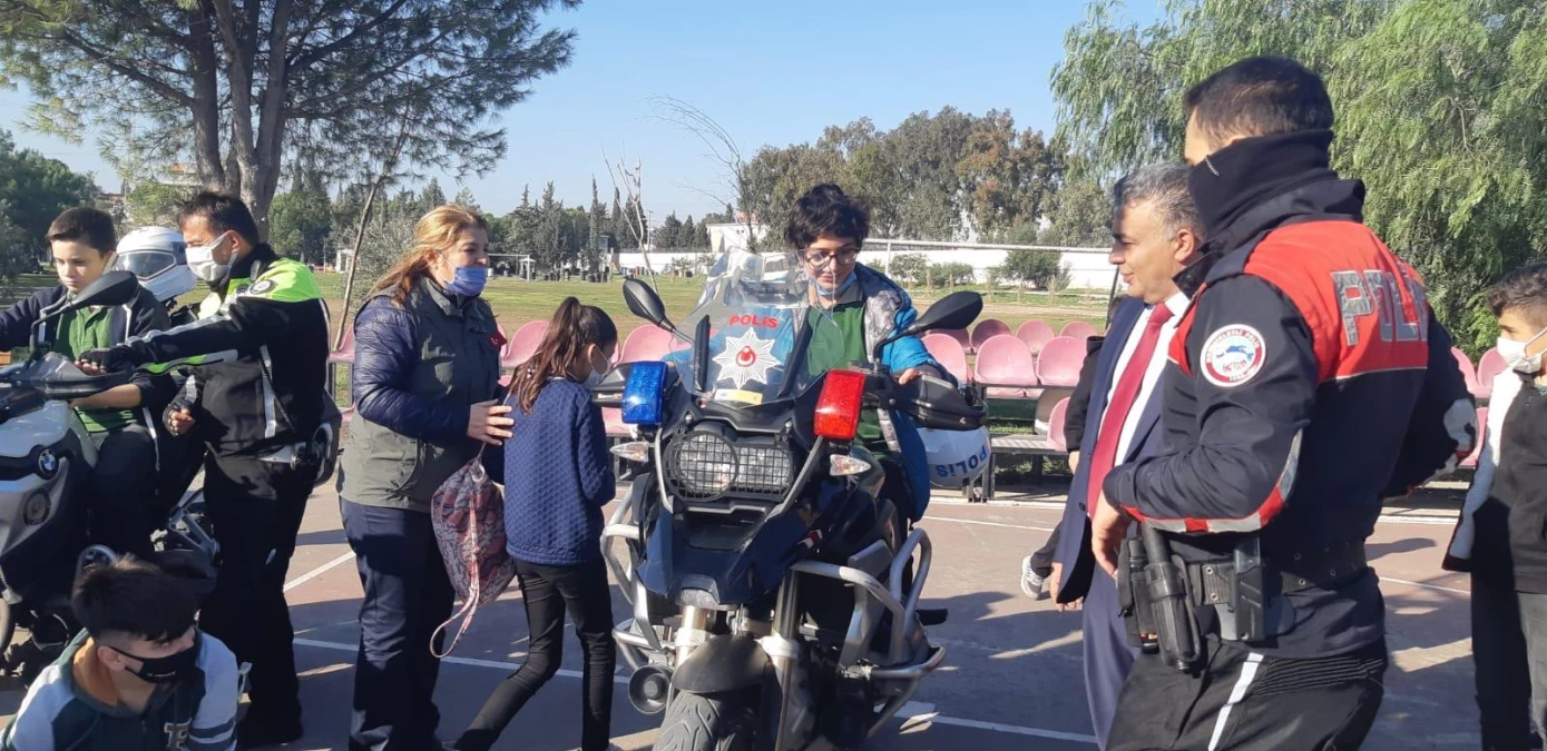 Son Dakika | İzmir\'de ortaokul öğrencileri, İzmir Emniyet Müdürlüğünü gezdi