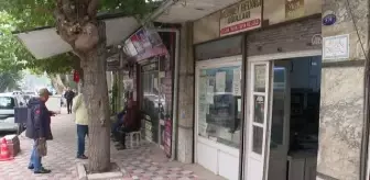 İzmir'in 93 yıllık helvacısı, müşterilerine nostalji yaşatıyor