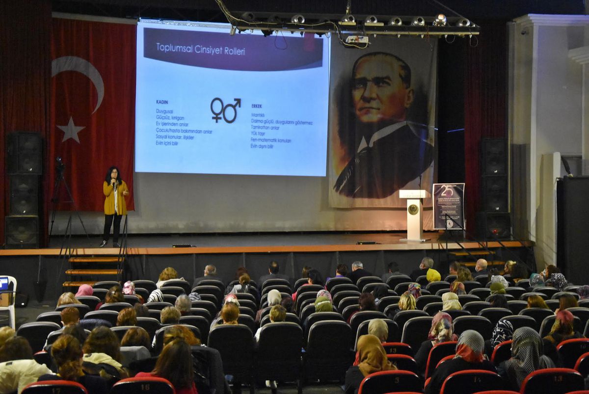 Kadına Yönelik Şiddete Karşı Mücadele Gününde kadınlara özel seminer