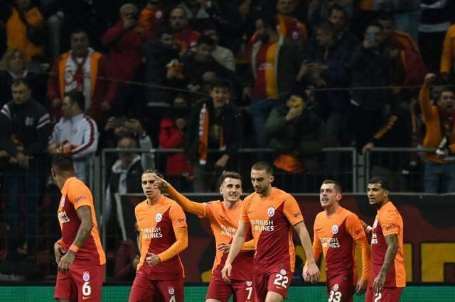 Resmen para yağdı! Avrupa Ligi'nde tur atlayan Galatasaray'ın elde ettiği gelir tam 16 milyon euro Resmen para yağdı! Avrupa Ligi'nde tur atlayan Galatasaray'ın elde ettiği gelir tam 16 milyon euro