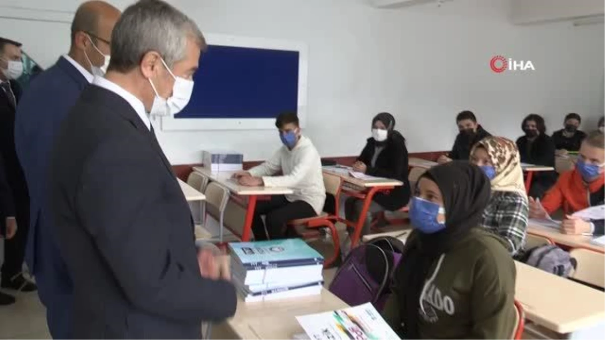 Şahinbey\'de sınava hazırlanan öğrencilere eğitim seti