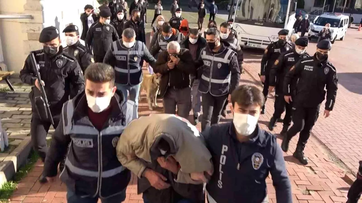 Son dakika haber: Sinop'ta fuhuş operasyonu: 3'ü kadın 7 şüpheli adliyeye sevk edildi