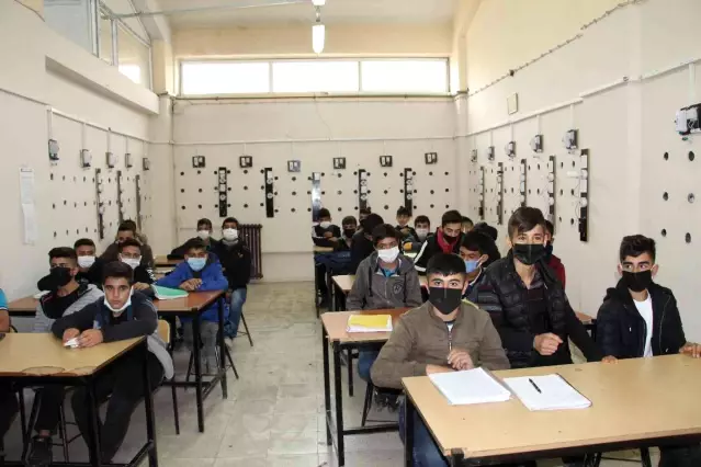 Şırnak Mesleki ve Teknik Anadolu Lisesi fabrika gibi çalışıyor