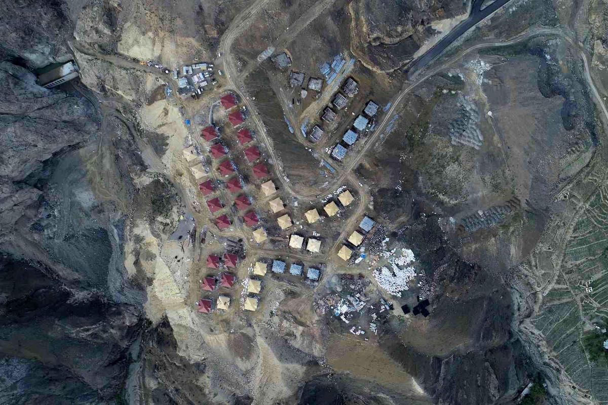 Sular altında kalacak köy için konut yapımına başlandı