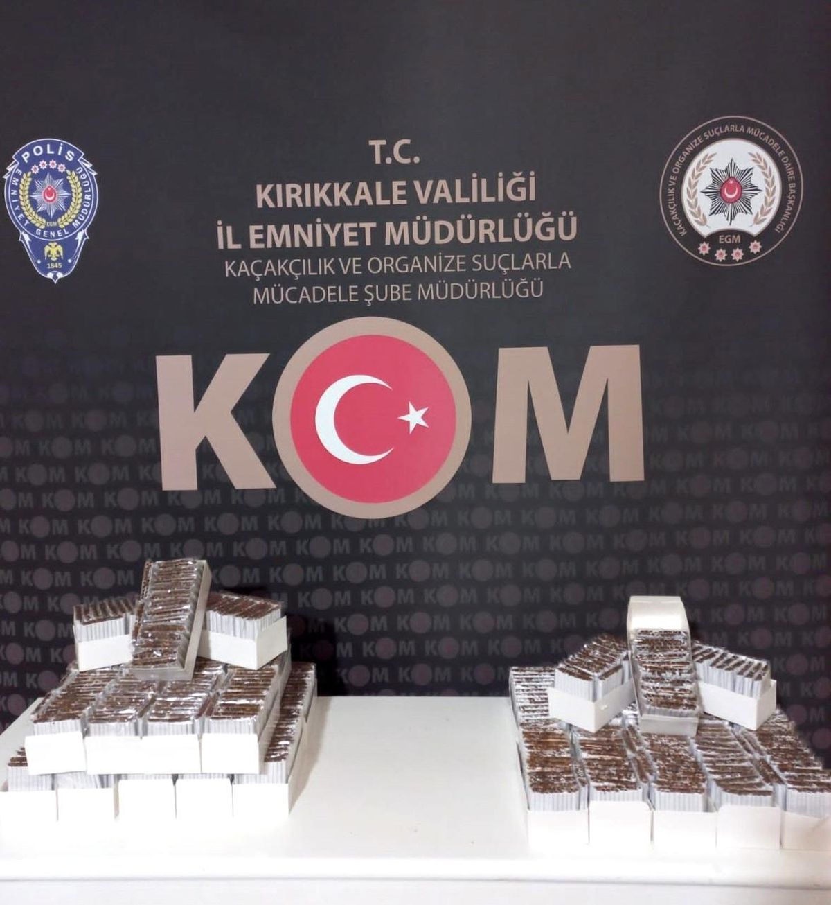 Şüpheli araçtan binlerce makaron çıktı