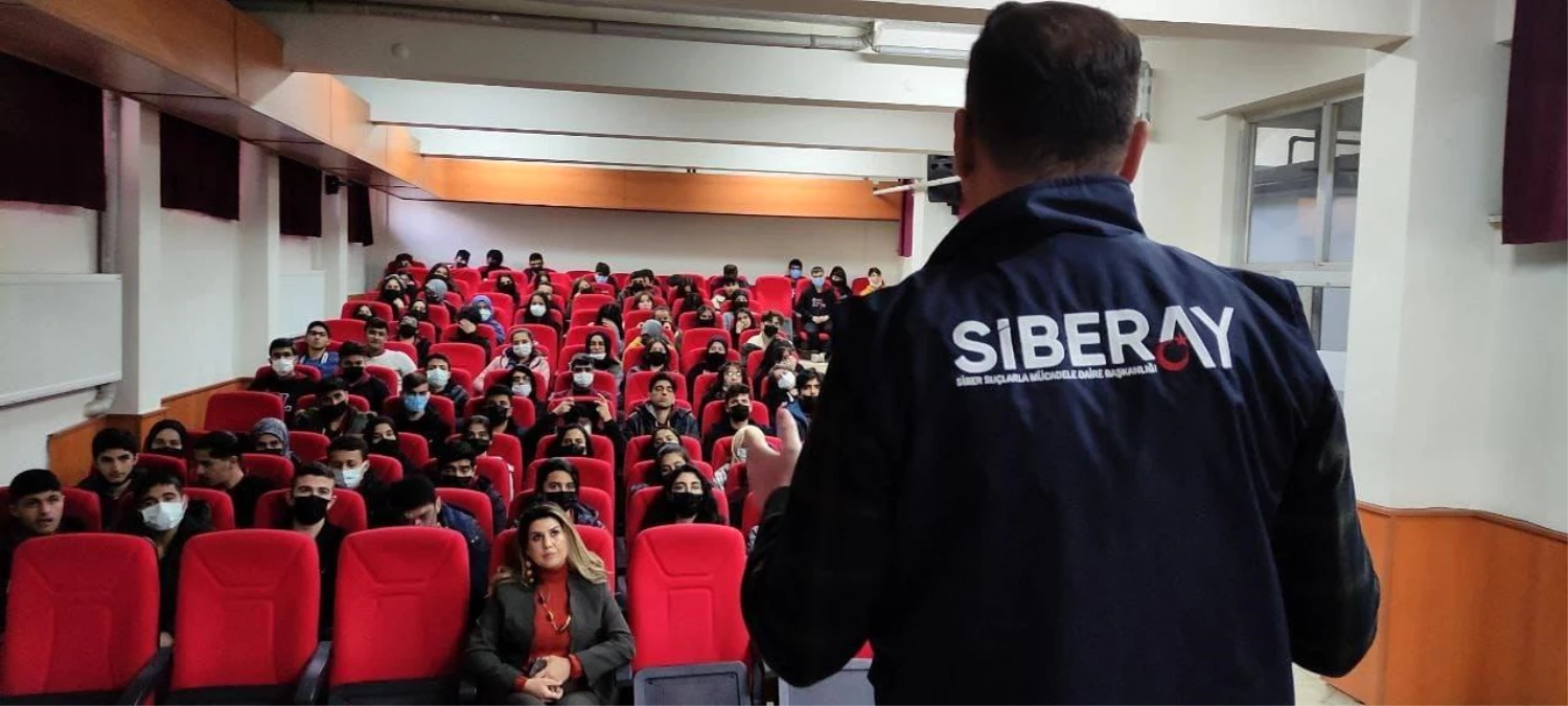 Van polisinden "Güvenli ve Bilinçli İnternet Kullanımı, Siber Zorbalık ve Teknoloji Bağımlılığı" eğitimi