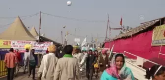 YENİ DELHİ - Hindistan'da çiftçilerin protestosu birinci yılında