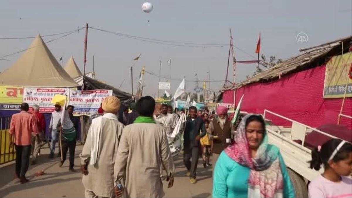 YENİ DELHİ - Hindistan'da çiftçilerin protestosu birinci yılında