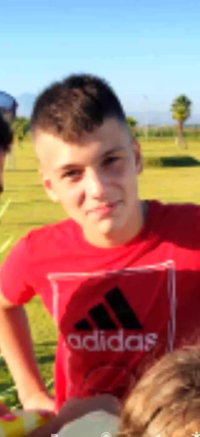 Angry homeowners who did not buy a mobile phone!  A 13-year-old boy has disappeared into the air