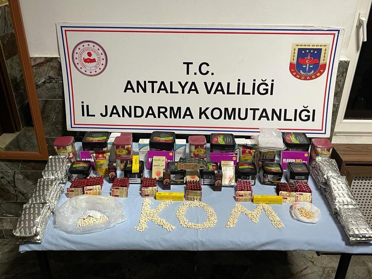 Son dakika haberi | Antalya\'da jandarmadan uyuşturucu ve kaçak tütün operasyonu