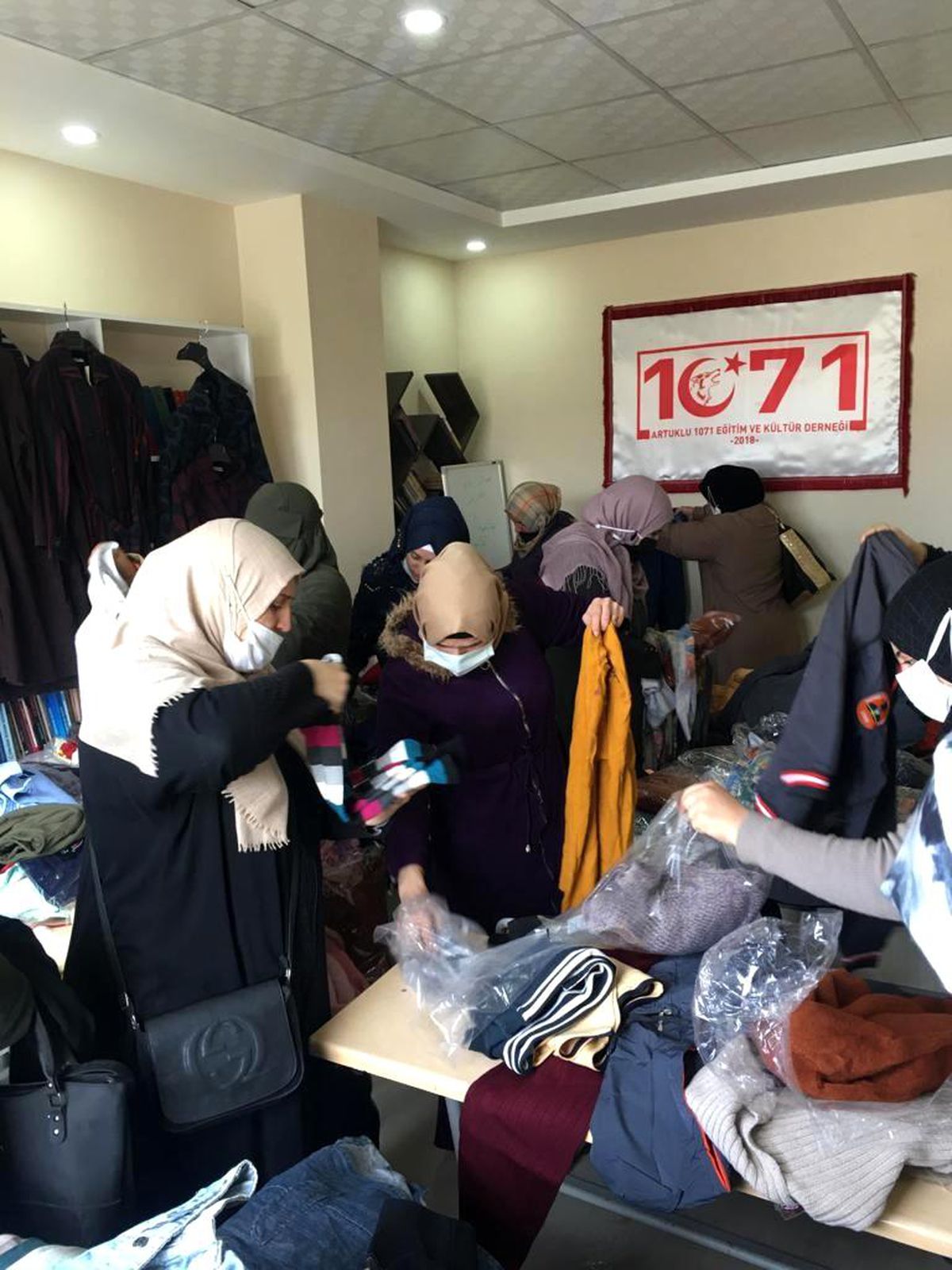 Artuklu 1071 Derneği 140 aileye yardım elini uzattı