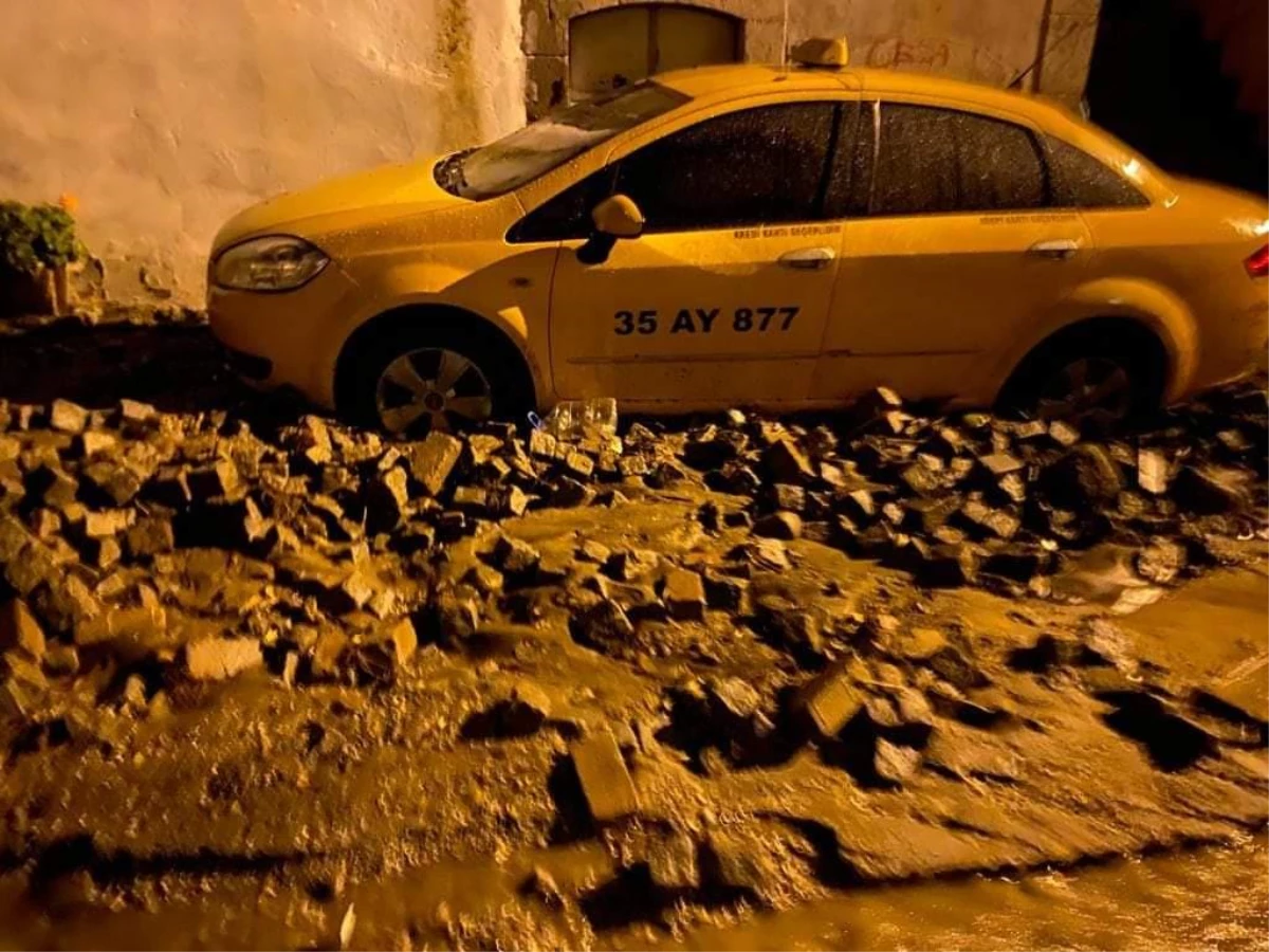 Bergama\'da şiddetli yağış, hayatı olumsuz etkiledi