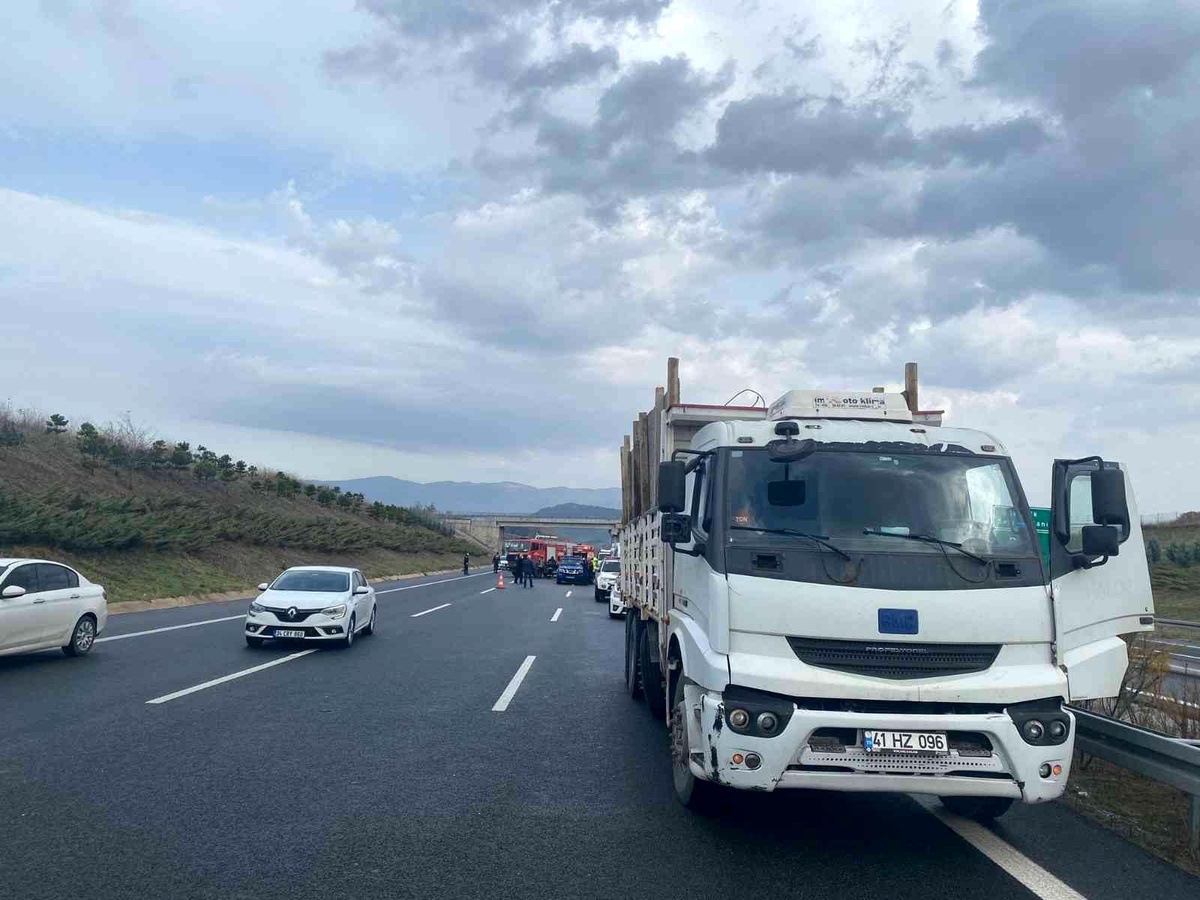 Son dakika haberi... Bursa\'da otobanda feci kaza: 4 kişi öldü