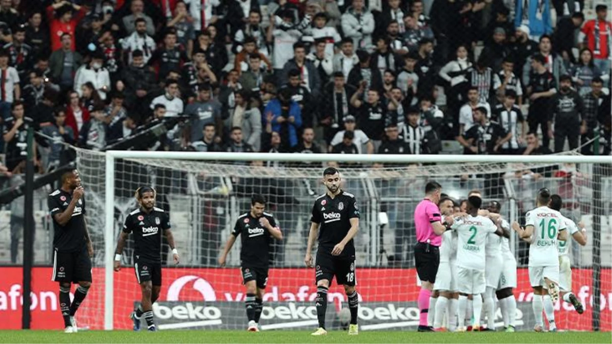 Dolmabahçe\'de taraftarlar hep bir ağızdan bağırdı: Burası Beşiktaş herkes kendine gelsin