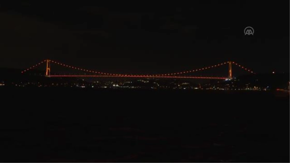 FSM Köprüsü, kadına yönelik şiddetle mücadele için turuncuyla aydınlatıldı
