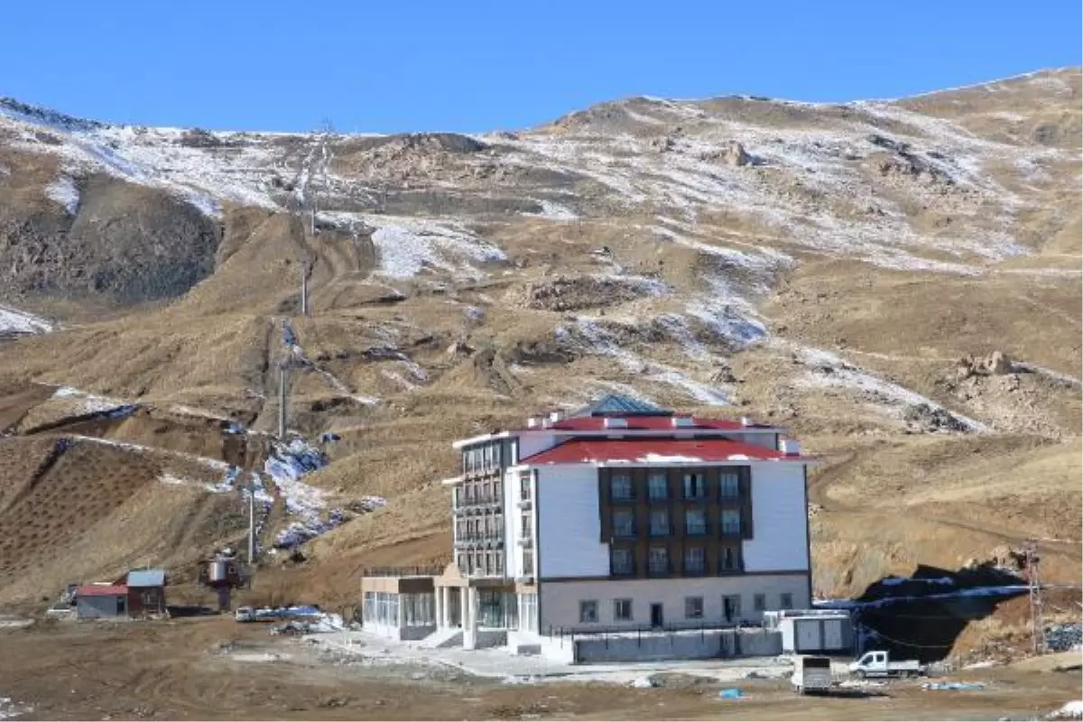 HAKKARİ KAYAK MERKEZİ, 4 YILDIZLI OTELİYLE YENİ SEZONDA KAYAKÇILARI AĞIRLAYACAK