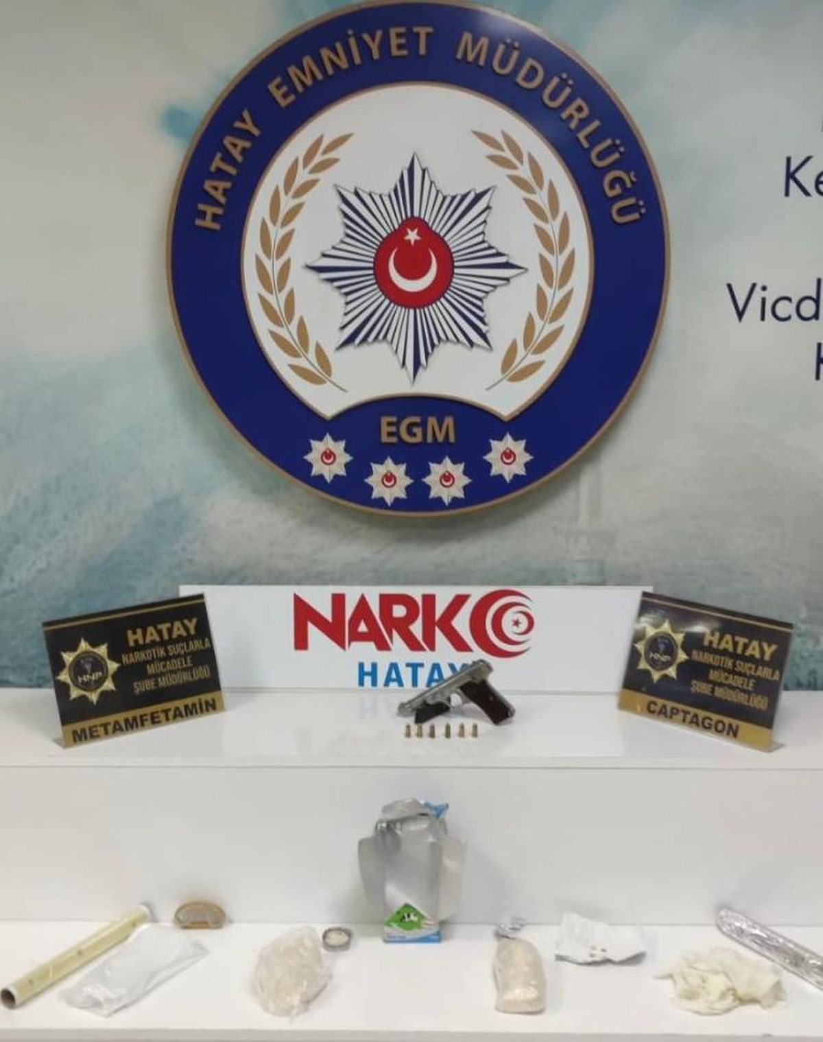 Hatay\'da uyuşturucu operasyonunda yakalanan 3 zanlıdan 2\'si tutuklandı