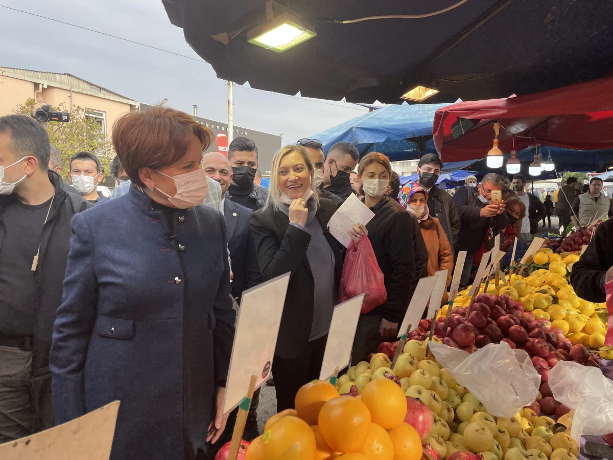 İYİ Parti Genel Başkanı Akşener, Sakarya\'da pazar esnafını ziyaret etti