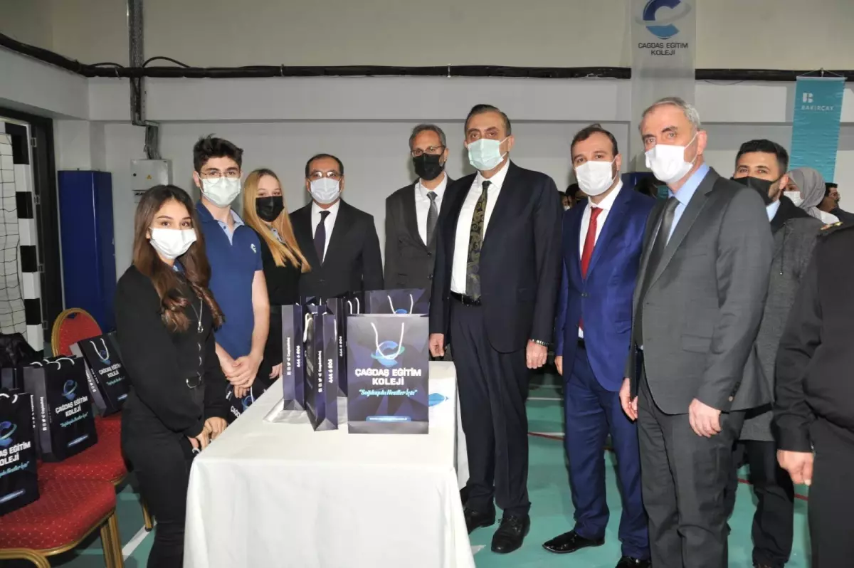 İzmir'de 'Üniversite Fuarı' düzenlendi