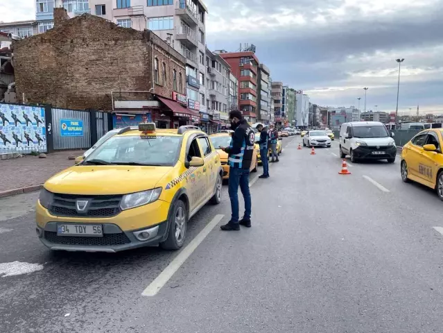 Kadıköy'de taksilere yönelik denetim... Emniyet kemeri takmayan taksiciye 144 TL ceza