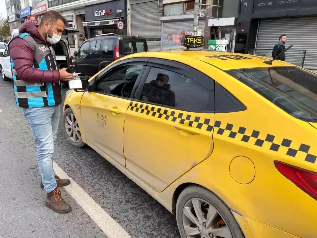 Kadıköy'de taksilere yönelik denetim... Emniyet kemeri takmayan taksiciye 144 TL ceza