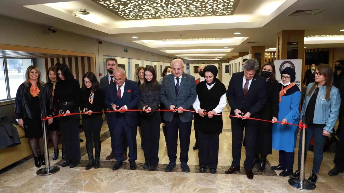 Kadın şiddetine yönelik farkındalık sergisi Atatürk Üniversitesi\'nde açıldı