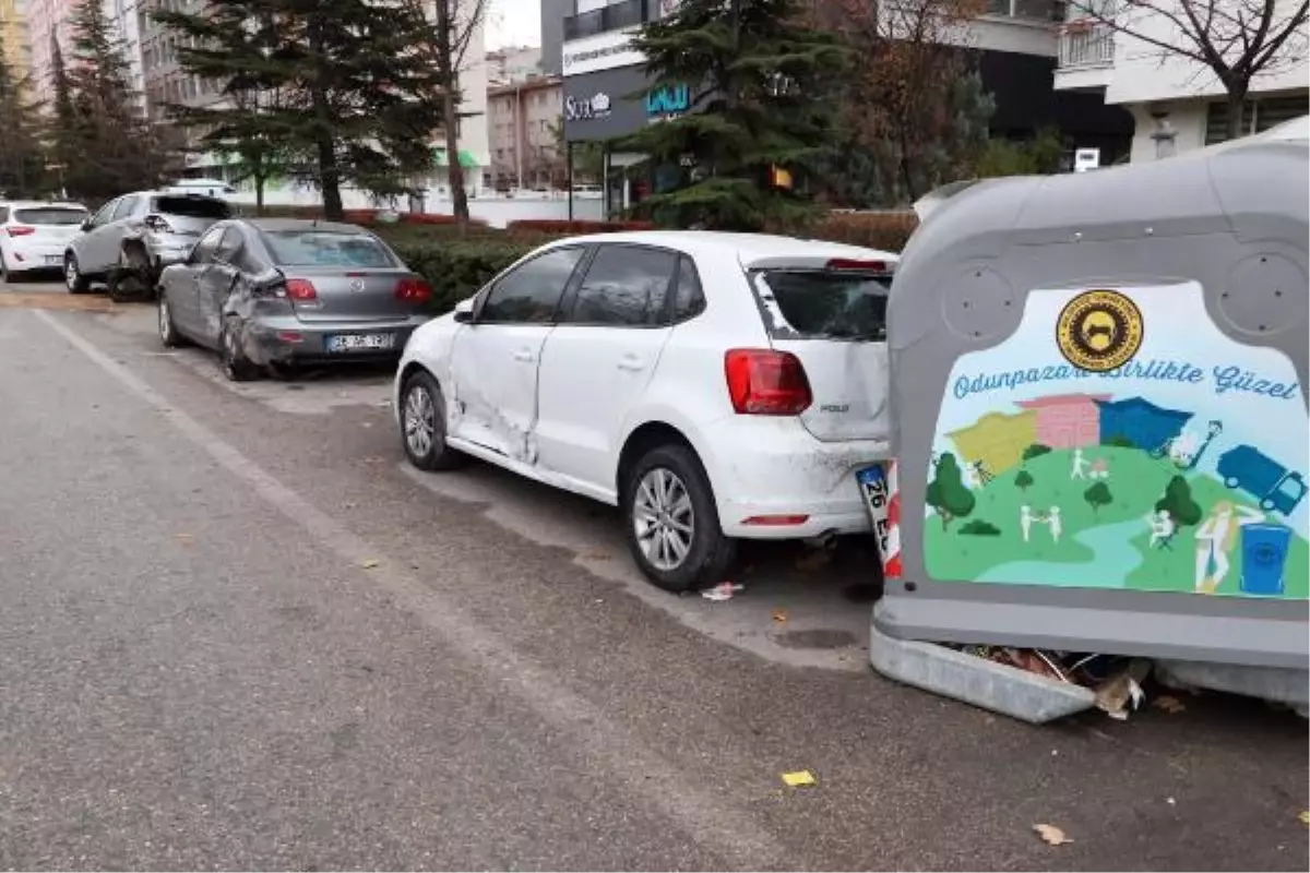Kamyonet, park halindeki 6 otomobile çarptı
