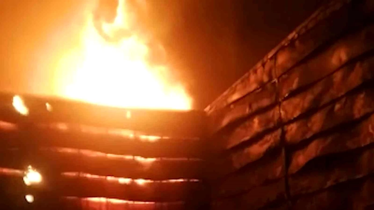 Kırıkkale\'de gece saatlerinde hareketli dakikalar: Gıda deposunda yangın çıktı