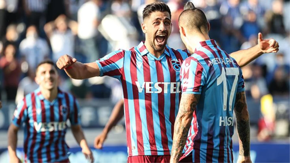 Lider, İstanbul\'a güle oynaya gitti! Trabzonspor\'da yıldız futbolcular da takıma geri döndü