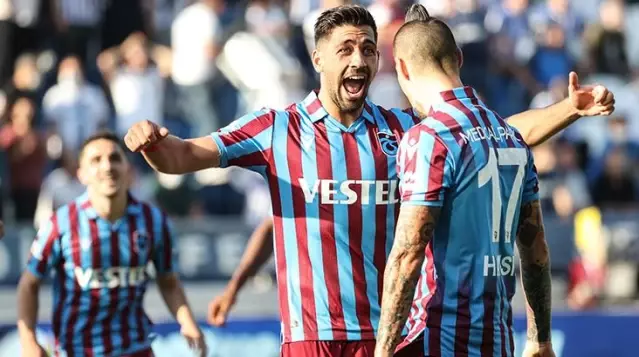 Lider, İstanbul'a güle oynaya gitti! Trabzonspor'da yıldız futbolcular da takıma geri döndü Lider, İstanbul'a güle oynaya gitti! Trabzonspor'da yıldız futbolcular da takıma geri döndü