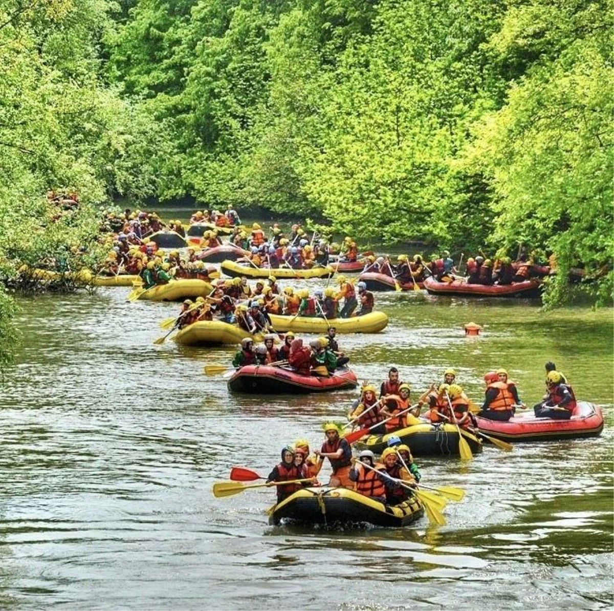 Rafting severler Melen çayını doldurdu