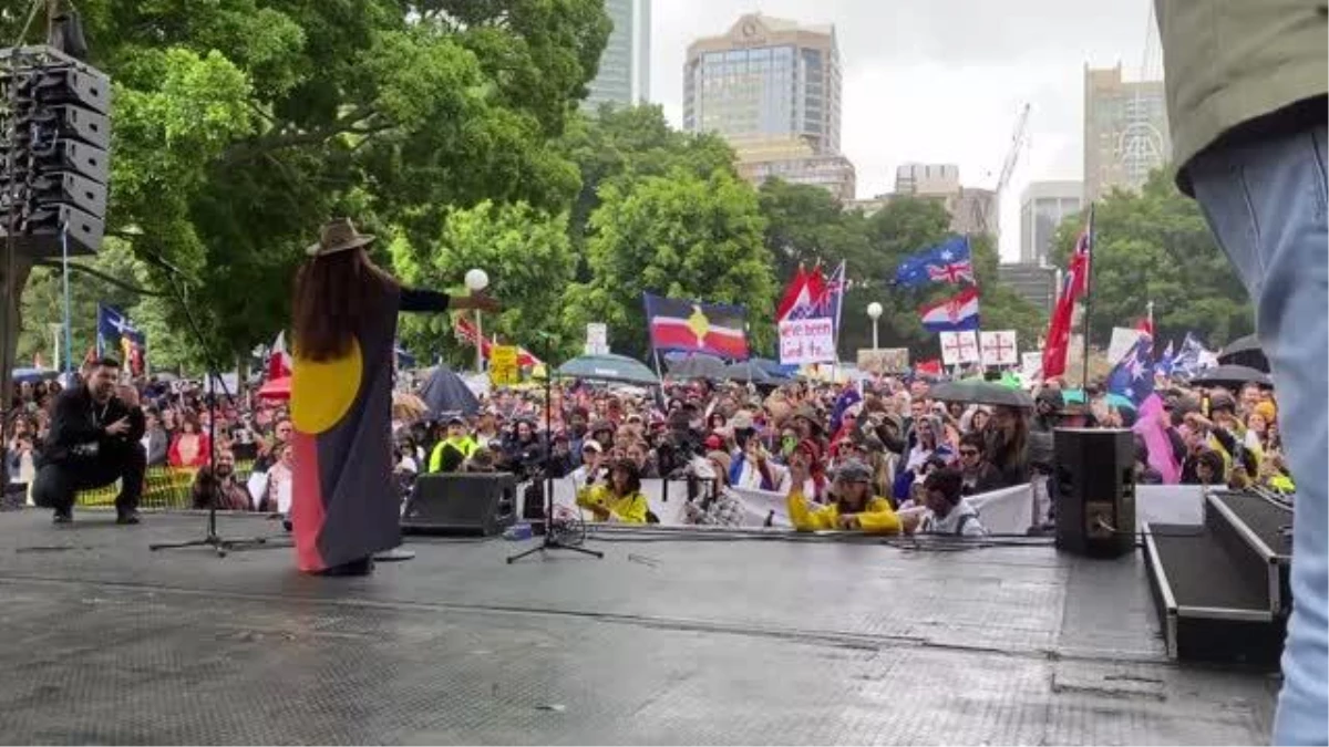 Sidney\'de "zorunlu aşı" karşıtı protesto yürüyüşü