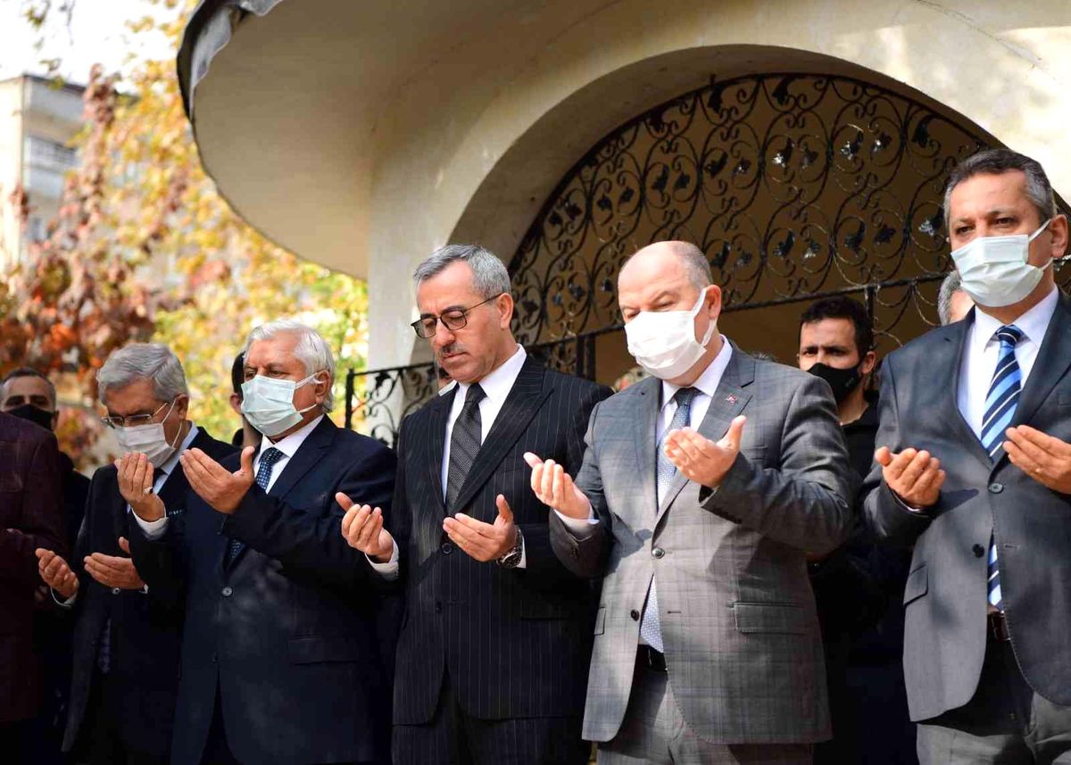 Sütçü İmam kabri başında dualarla anıldı
