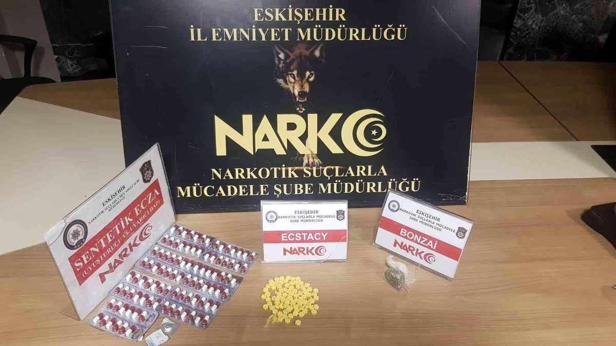 Uyuşturucu satıcısı 188 adet hap ve bonzai ile yakalandı