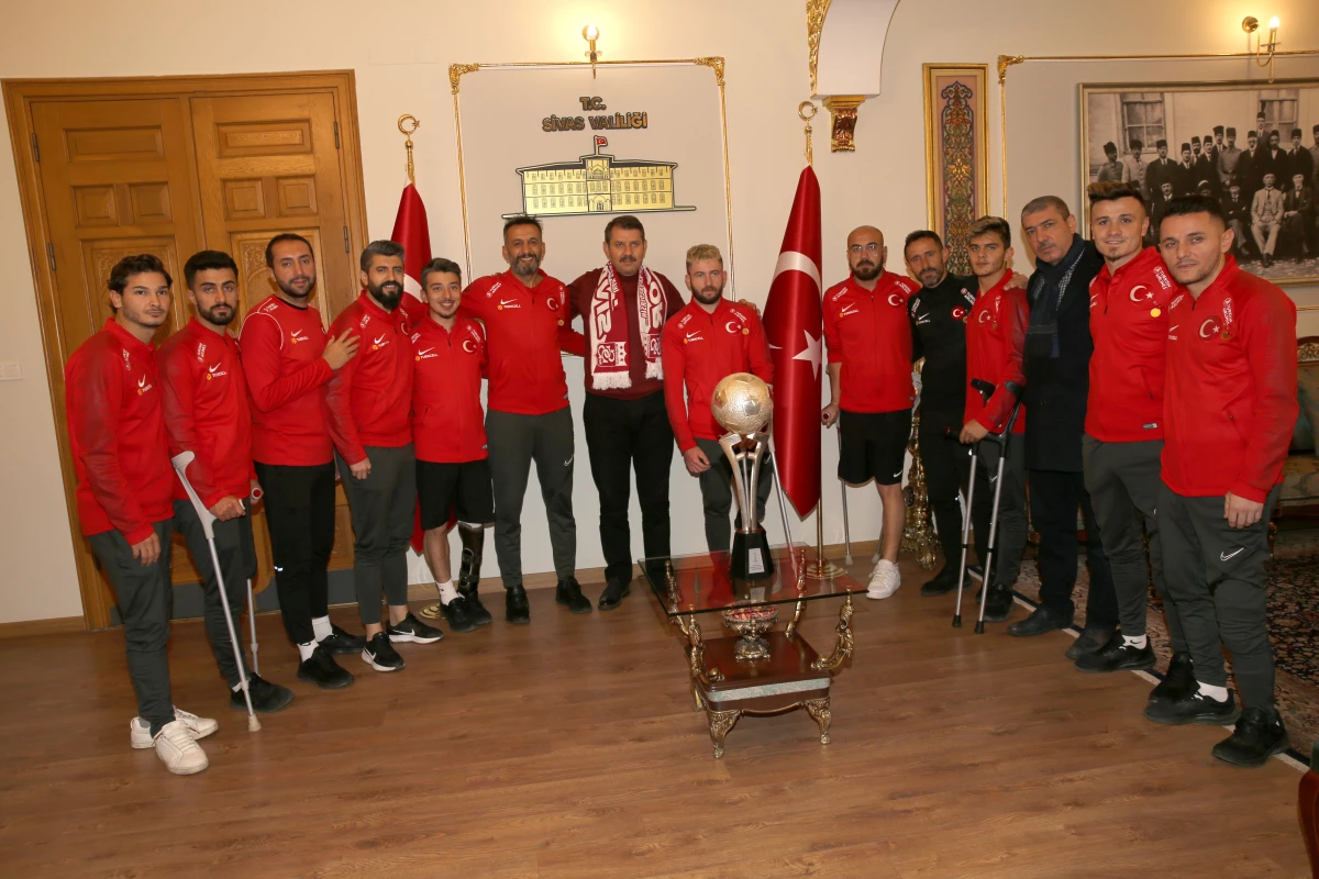 Ampute Milli Futbol Takımı\'ndan Sivas Valisi Salih Ayhan\'a ziyaret