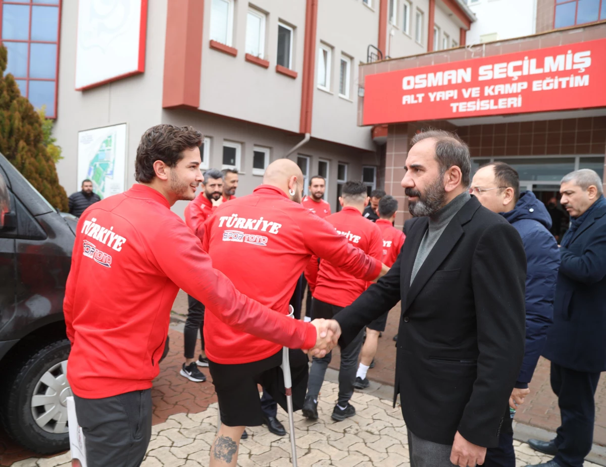Ampute Milli Futbol Takımı, Sivasspor\'u ziyaret etti