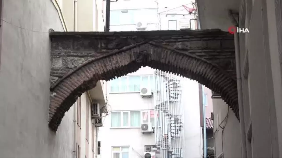 Apartmanların içinden çıkan tarihi kemerler görenleri şaşırtıyor