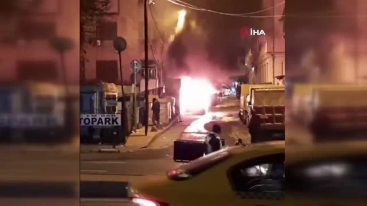Beyoğlu\'nda park halindeki otomobil yanarak kül oldu