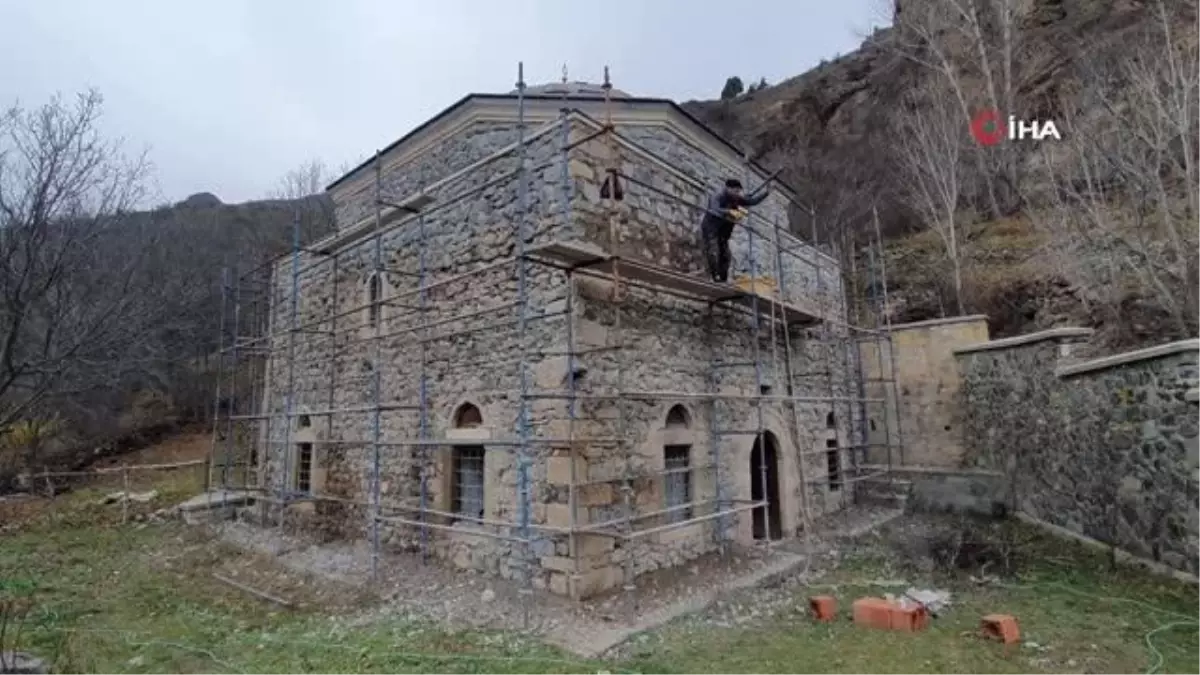 Ecdat yadigarına eksik restorasyon düzeltiliyor