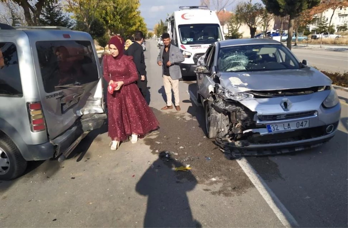 Isparta\'da düğün konvoyu kazasında 6 kişi yaralandı