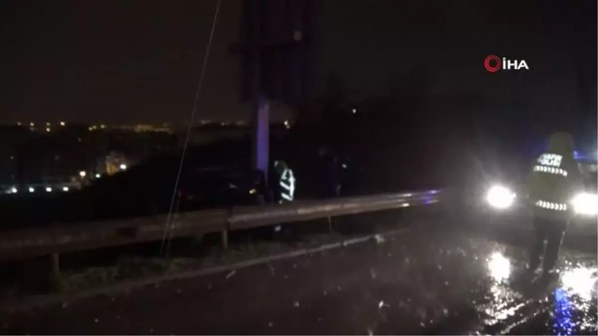 İzmir\'de kaza sonrası hurdaya dönen aracın sürücüsü hayatını kaybetti