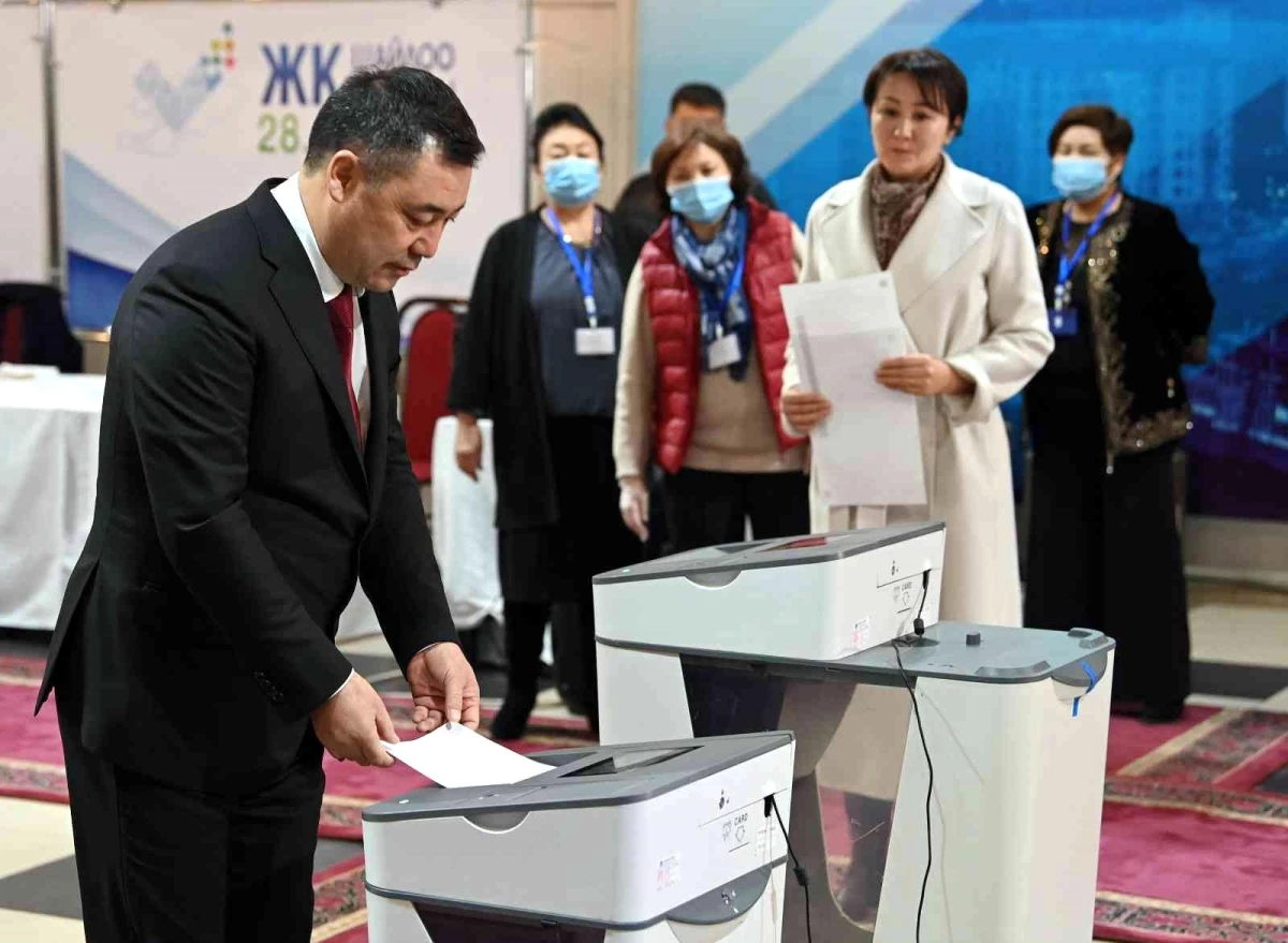 Kırgızistan\'da halk parlamento seçimi için sandık başında