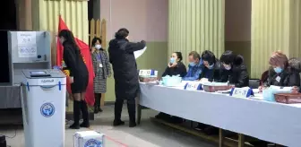 Kırgızistan'da parlamento seçimlerine katılım oranı yüzde 33'de kaldıSeçimlerde 6 parti barajı aşarak parlamentoya girdi