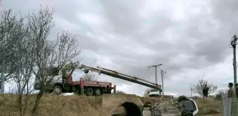 Konya'da kontrolden çıkan otomobil menfeze düştü: 2 yaralı