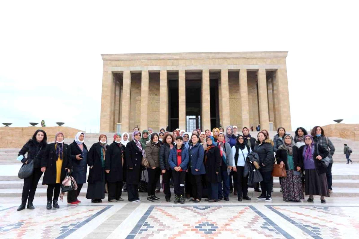 Mezitli\'nin üretici kadınları Anıtkabir\'i ziyaret etti
