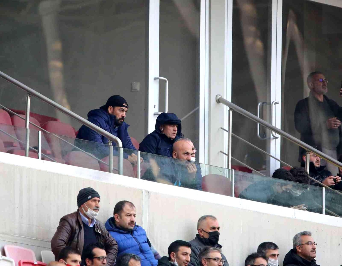 Rıza Çalımbay, Hatayspor maçını locadan takip etti