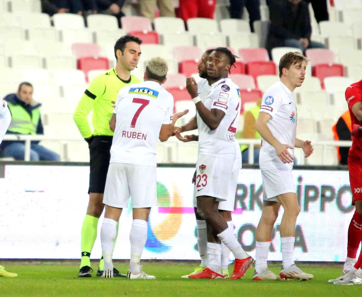 Sivasspor\'da Ruben Ribeiro kırmızı kart gördü!