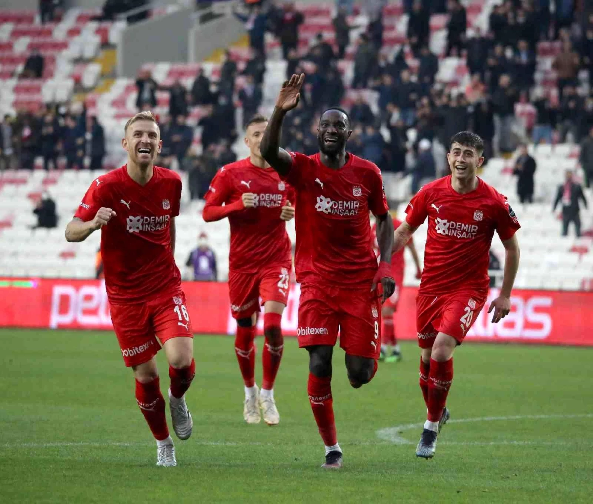 Spor Toto Süper Lig: DG Sivasspor: 2 Hatayspor: 0 (İlk yarı)