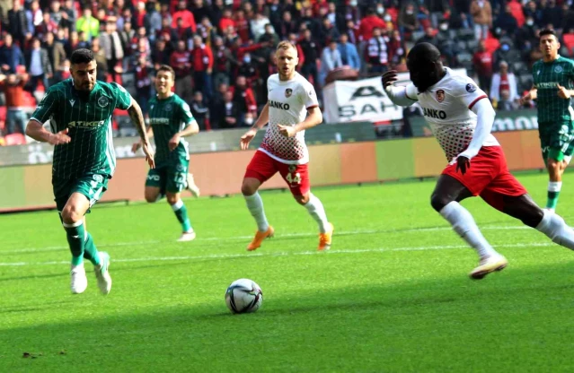 Spor Toto Süper Lig: Gaziantep FK: 1 Konyaspor: 1 (İlk yarı)