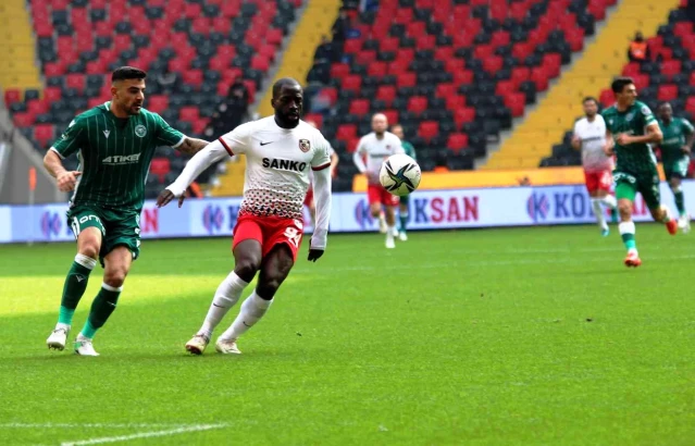 Spor Toto Süper Lig: Gaziantep FK: 1 Konyaspor: 1 (İlk yarı)